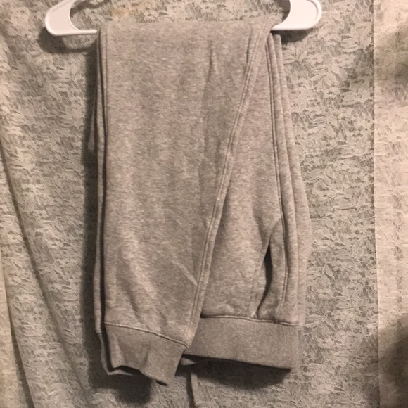 Nwt Fila Ladies Joggers - Picture 2 of 4